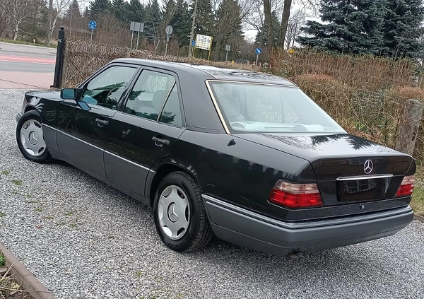 Mercedes-Benz Klasa E cena 27900 przebieg: 196000, rok produkcji 1994 z Lubartów małe 352